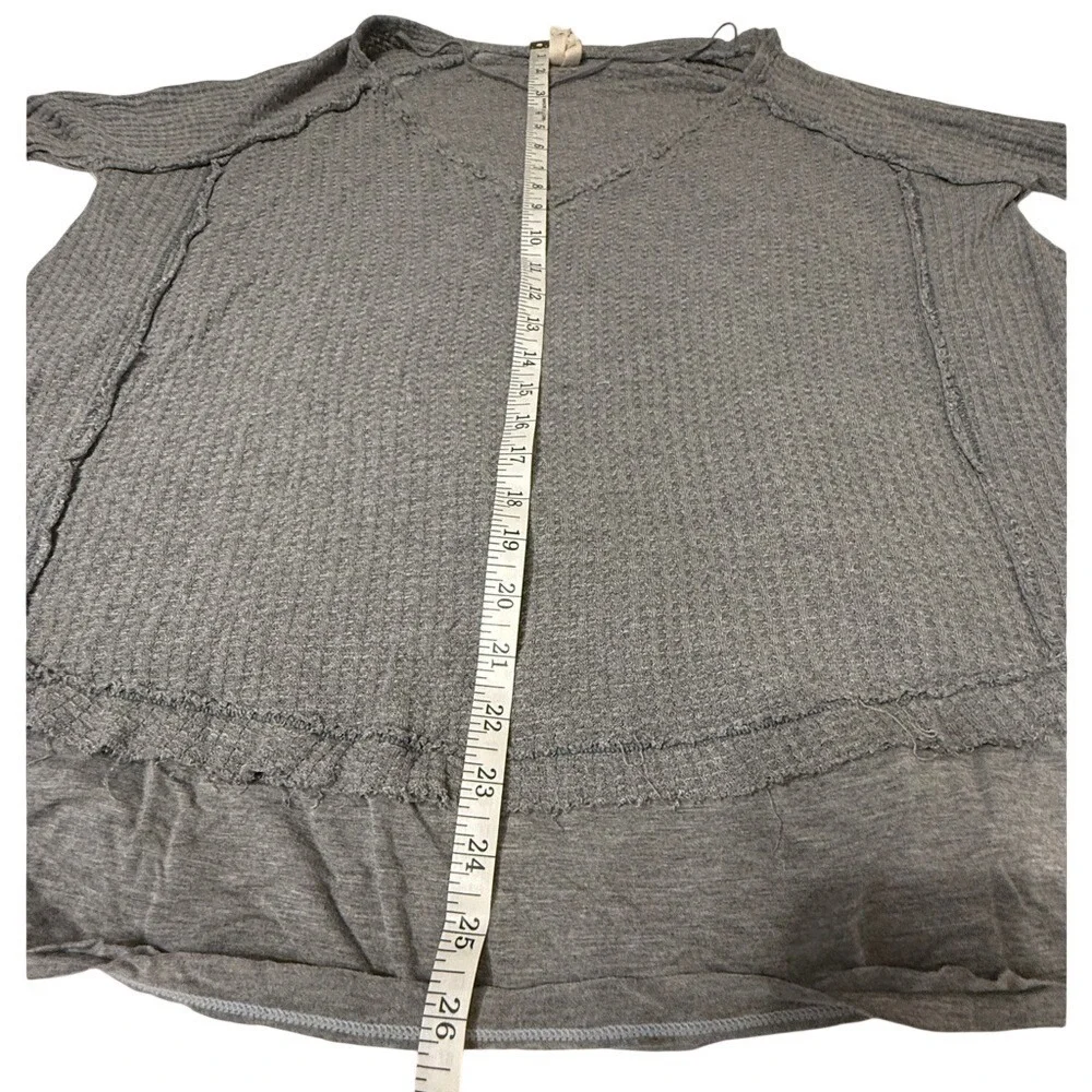 WE THE FREE Grey Thermal Waffle Knit Cozy Sweater‎ with Thumb Holes Size Small